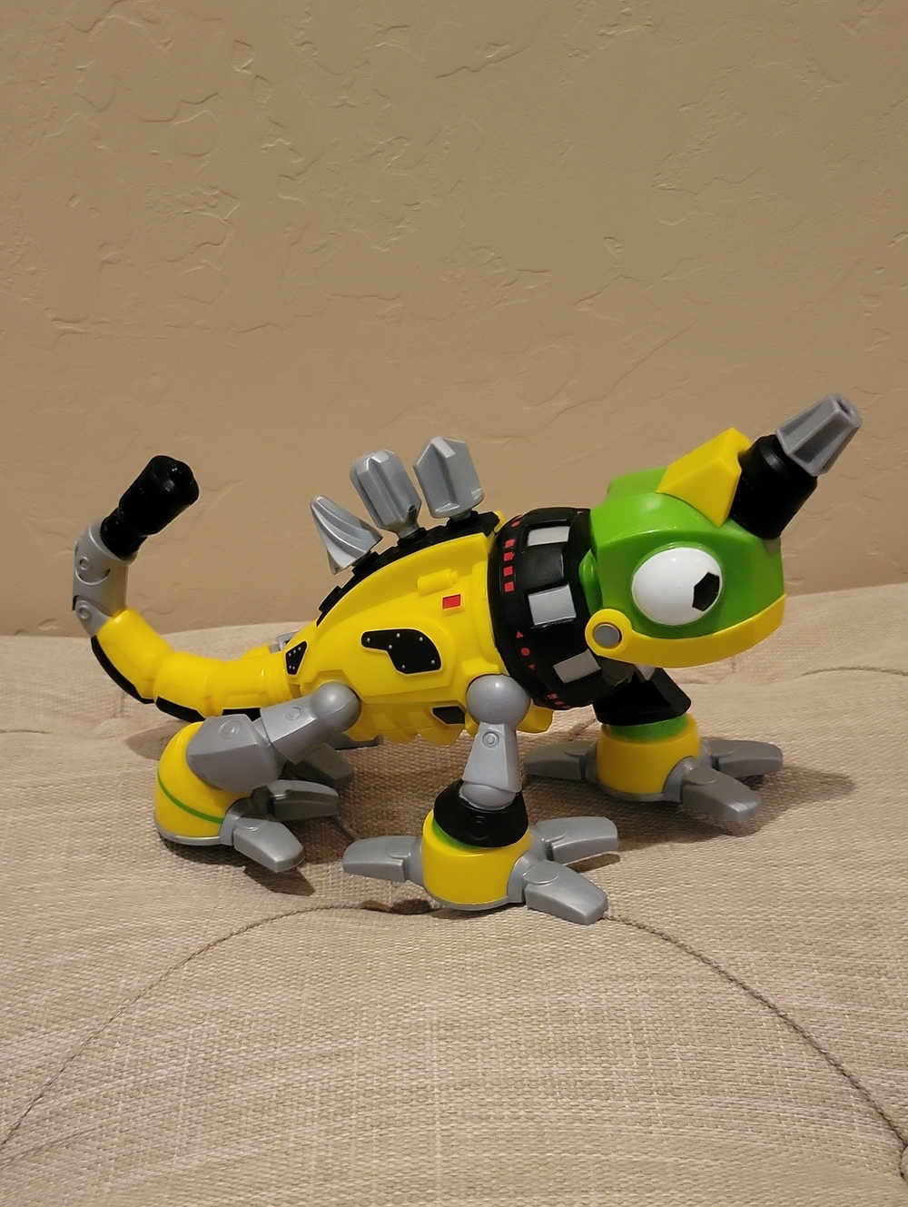 DINOTRUX REVVIT TOY